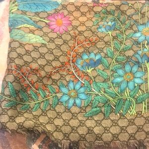 Gucci New Flora Scarf